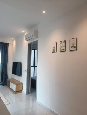 Skytree Serviced Apartment Bukit Indah Aeon 4guest with Balcony